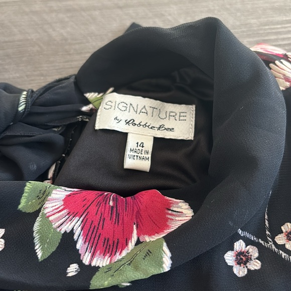 Floral pattern dress; signature by Robbie Bee - Picture 3 of 4